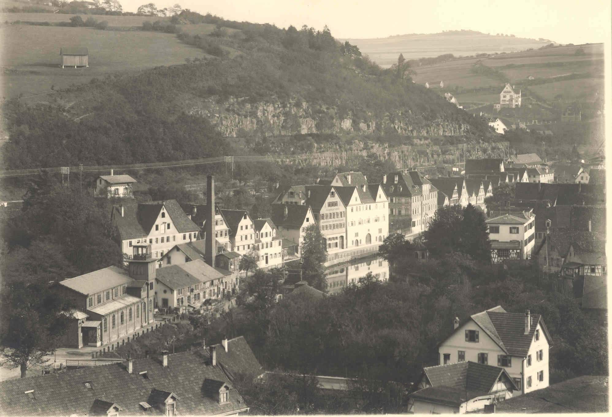 FB 11 - 038, Blick auf das Steinhaus und das Palais Vischer in der Bischofstraße, links im Bild Brühlturnhalle und Deckenfabrikgelände, vor 1914